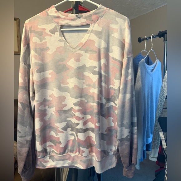 Cato Tops - 🌸 Cato Pink & Gray Camo Print Sweatshirt – Size M